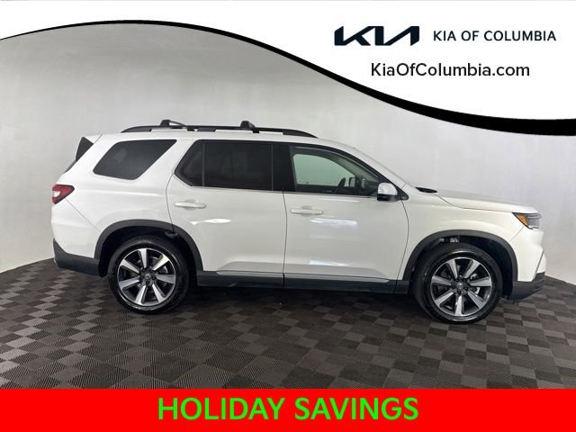 Used 2025 Honda Pilot Touring image 4