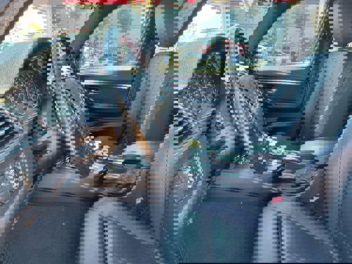 Used 2018 BMW 330i Sedan w/ Premium Package image 20