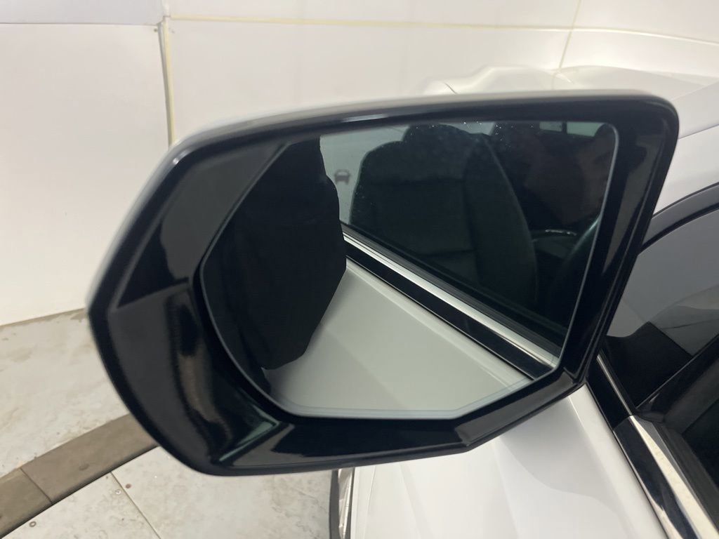 Used 2023 Chevrolet Suburban Premier image 40