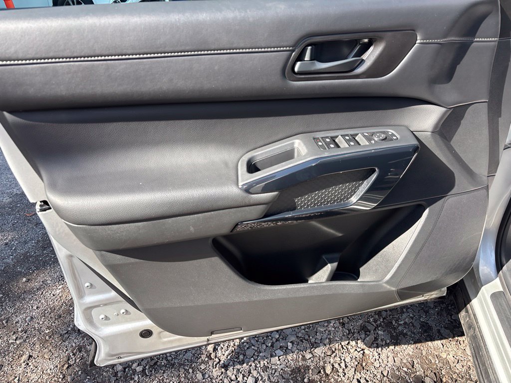 Certified 2025 Nissan Pathfinder SV AWD/4WD image 19