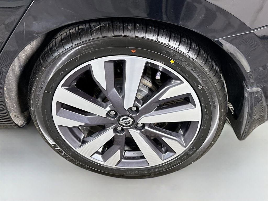 Used 2020 Nissan Versa SR w/ Convenience Package image 30