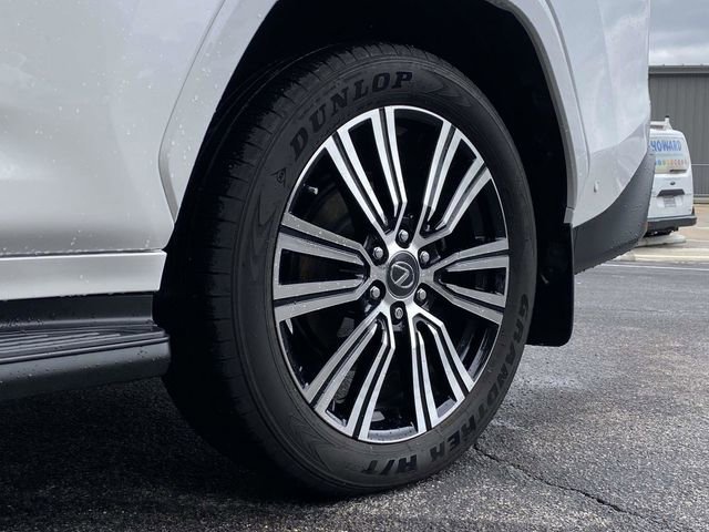 Used 2025 Lexus LX 700h Luxury image 11