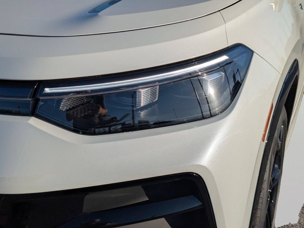 New 2026 Volkswagen Tiguan SE R-Line FWD image 7