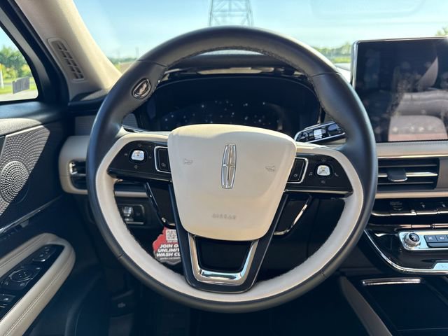 Used 2025 Lincoln Corsair AWD image 21