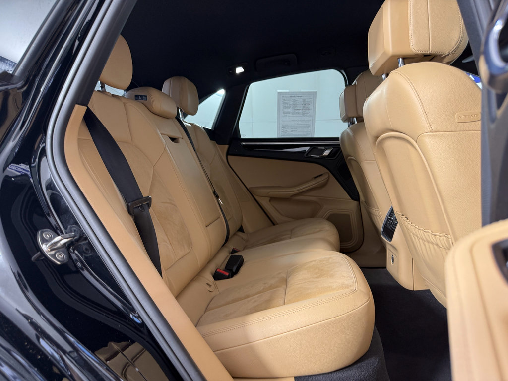 Used 2018 Porsche Macan Base (PDK) image 14