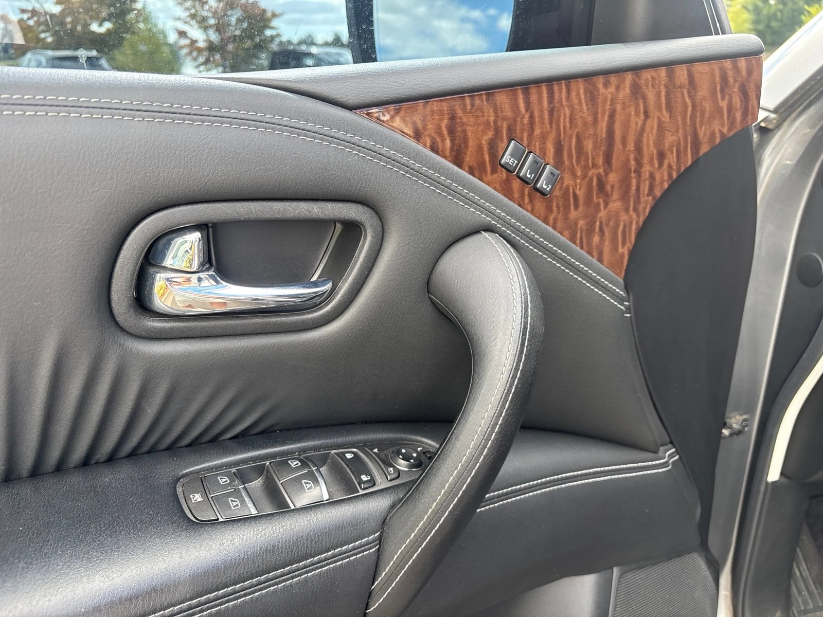 Used 2017 Nissan Armada Platinum AWD/4WD image 26