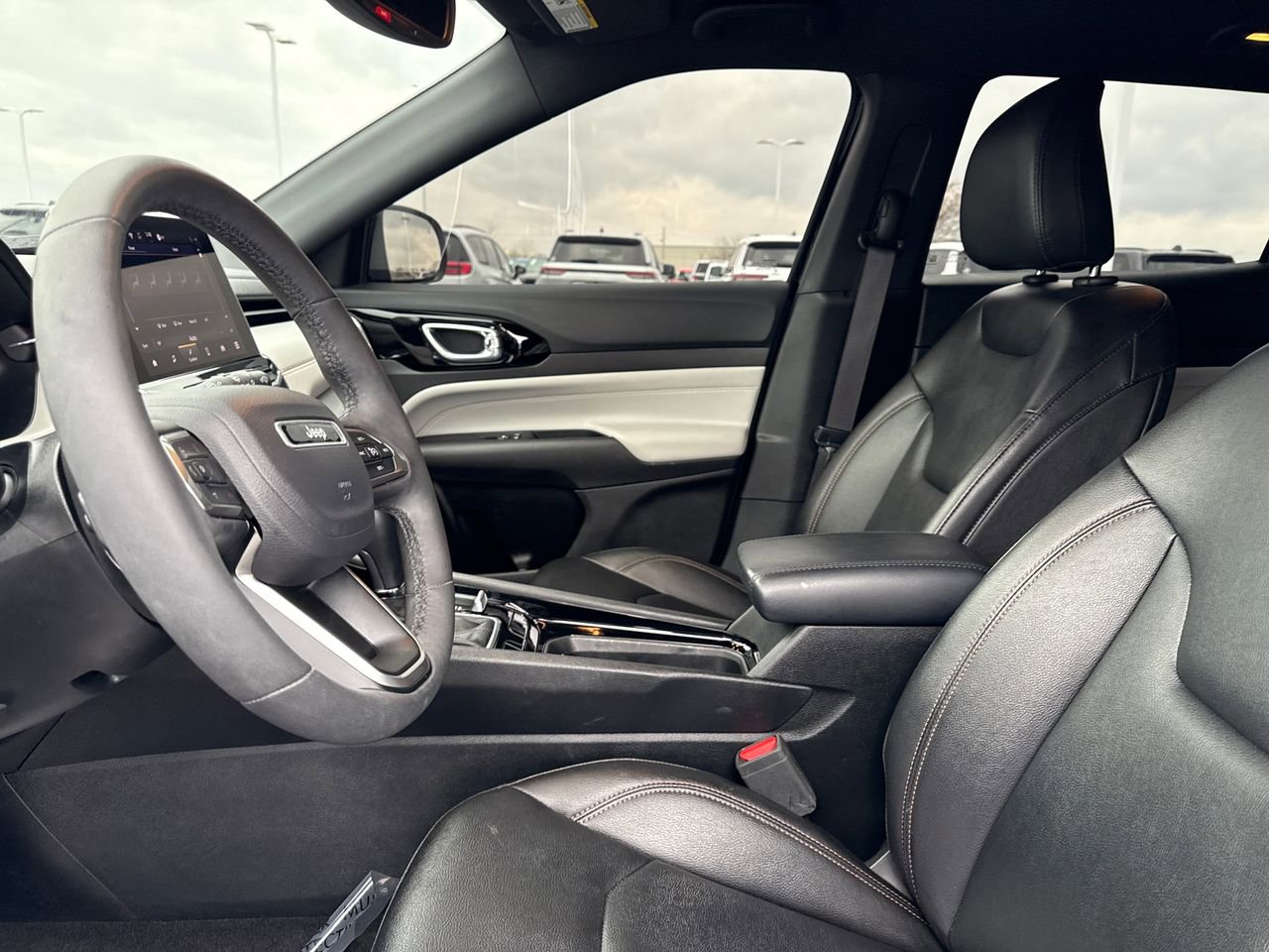 Used 2024 Jeep Compass Limited image 13