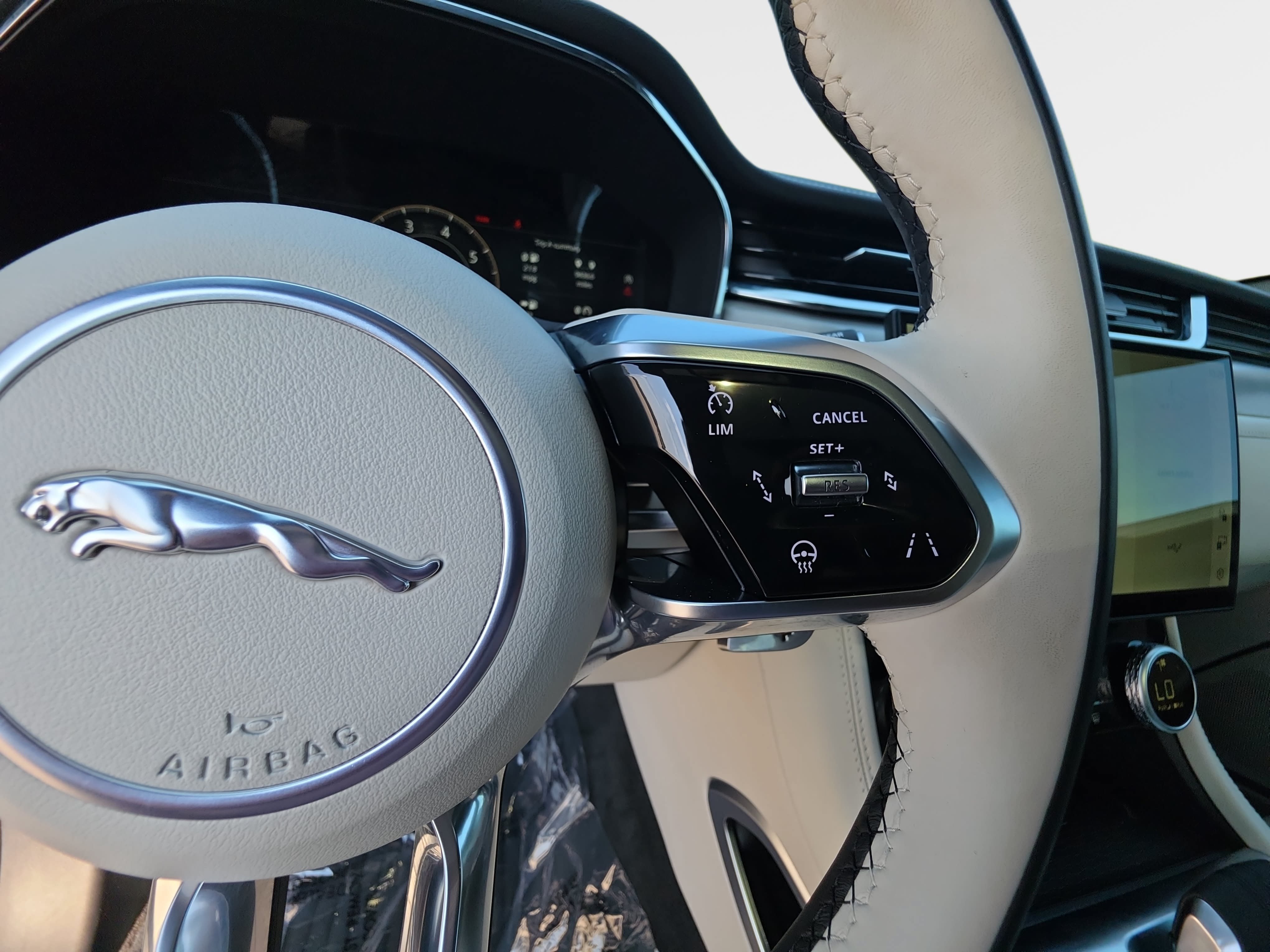 Used 2026 Jaguar F-PACE R-Dynamic S AWD/4WD image 18