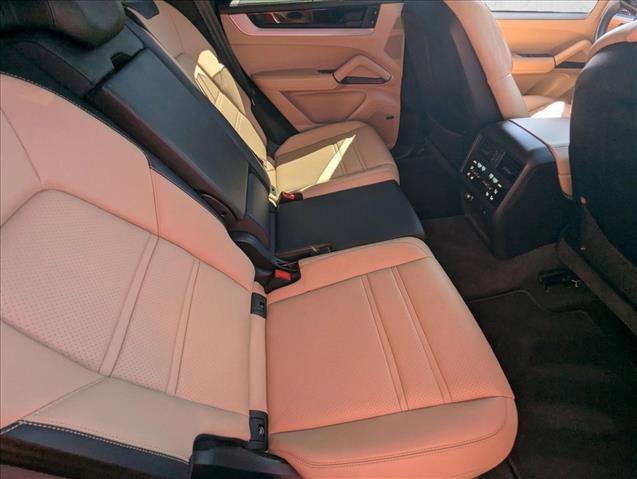 Used 2024 Porsche Cayenne image 18