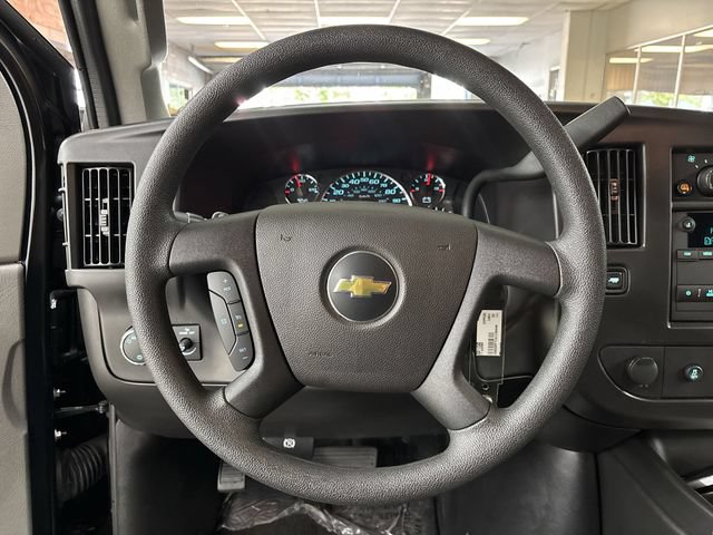 Used 2025 Chevrolet Express 3500 LT w/ LT Preferred Equipment Group RWD image 5