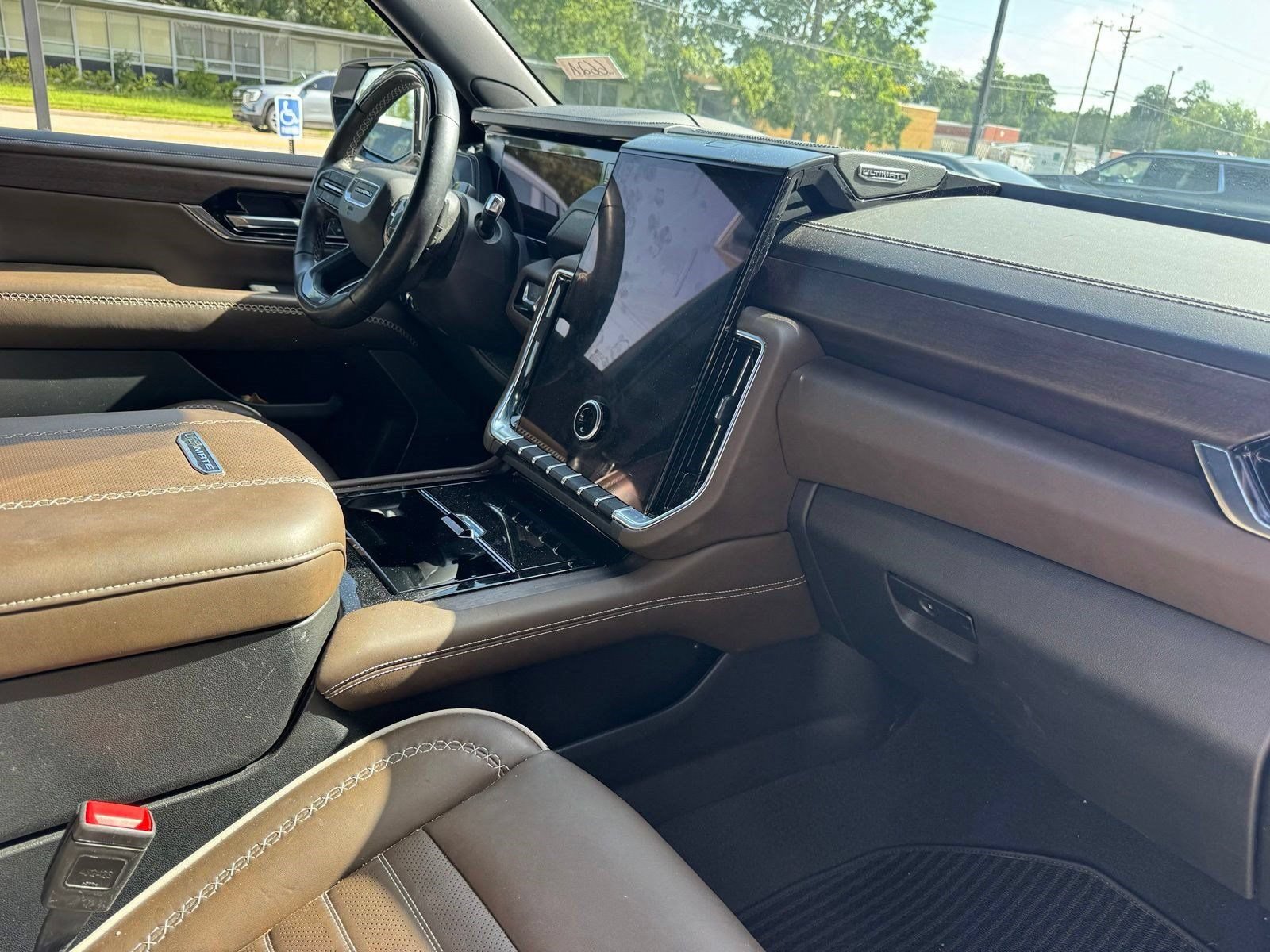 Certified 2025 GMC Yukon Denali Ultimate AWD/4WD image 31