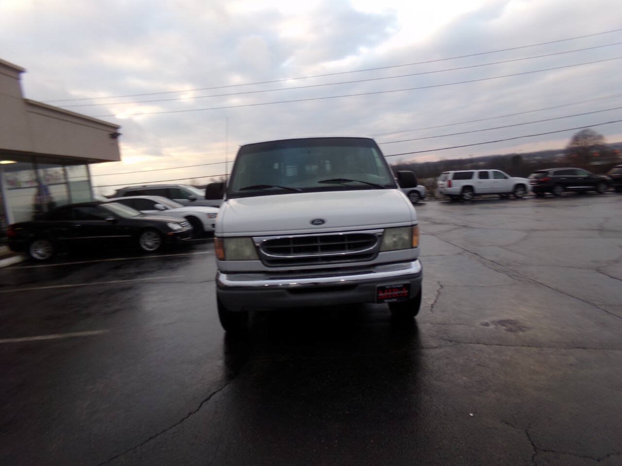 Used 2001 Ford E-350 and Econoline 350 XL RWD image 3