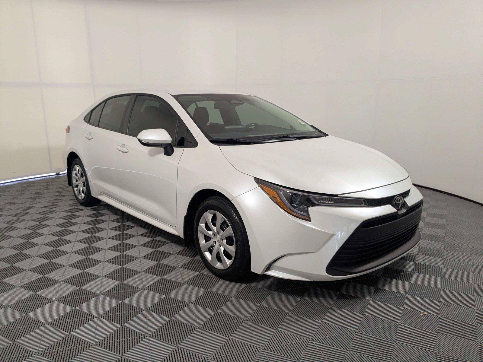 Certified 2025 Toyota Corolla LE FWD image 3