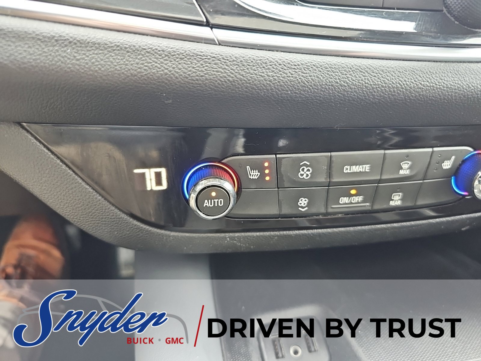 Used 2019 Buick Enclave Essence AWD/4WD image 23