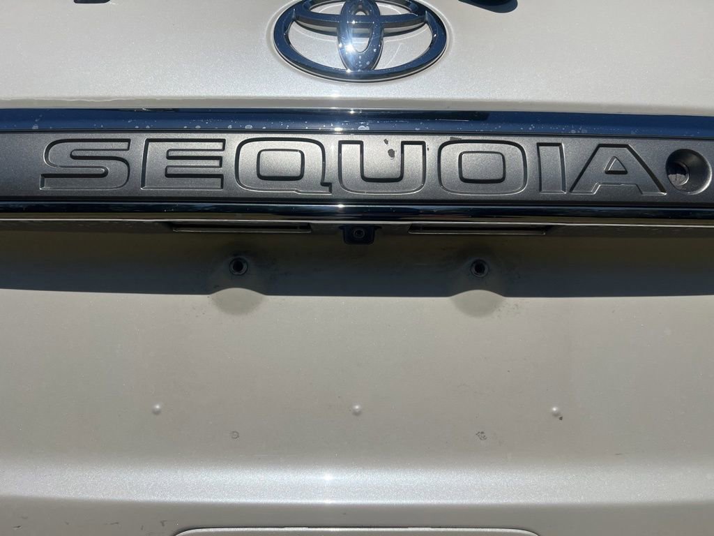 Used 2014 Toyota Sequoia Platinum image 17