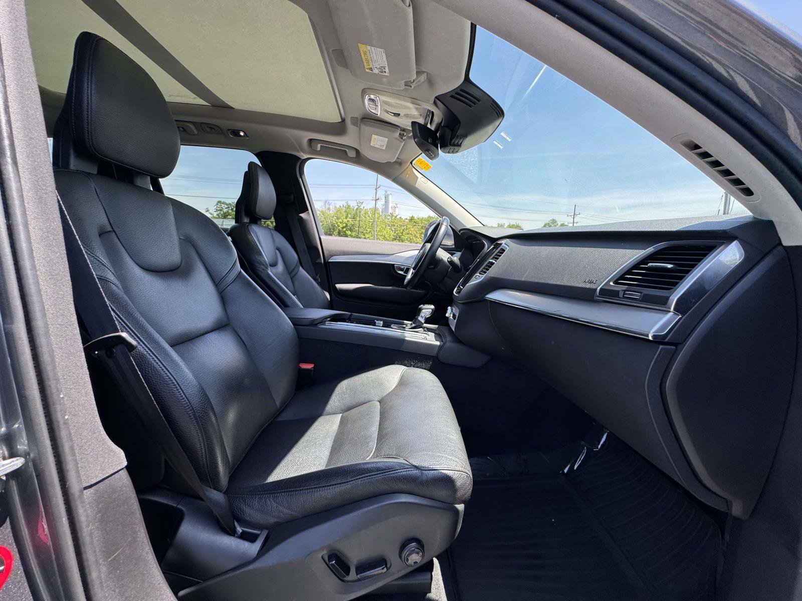 Used 2018 Volvo XC90 T6 Momentum w/ Convenience Package AWD/4WD image 16