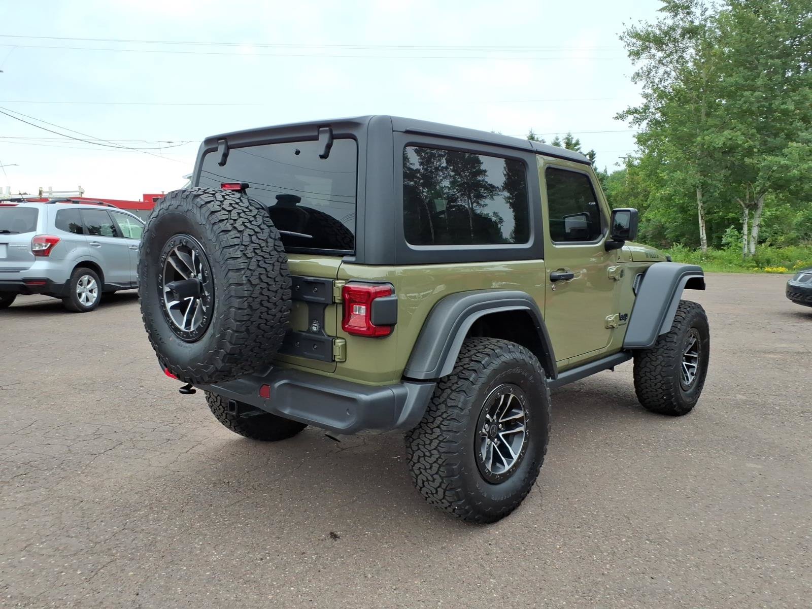 Used 2025 Jeep Wrangler Sport AWD/4WD image 5