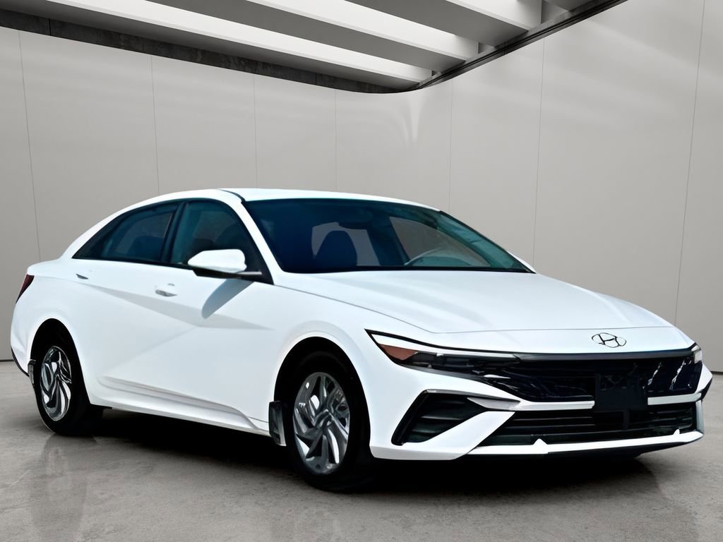 Used 2025 Hyundai Elantra Blue image 15