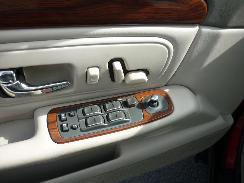 Used 1999 Cadillac De Ville Sedan w/ Comfort/Convenience Pkg image 11