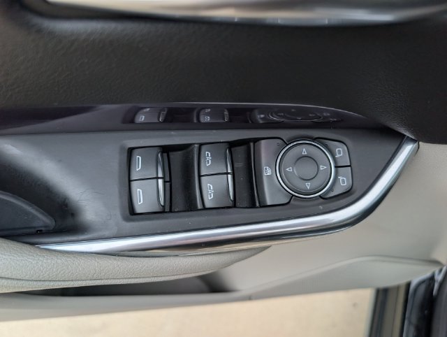 Used 2022 Cadillac XT4 Luxury w/ Cold Weather Package FWD image 21