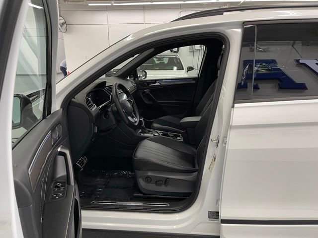 Used 2024 Volkswagen Tiguan SE R-Line AWD/4WD image 7