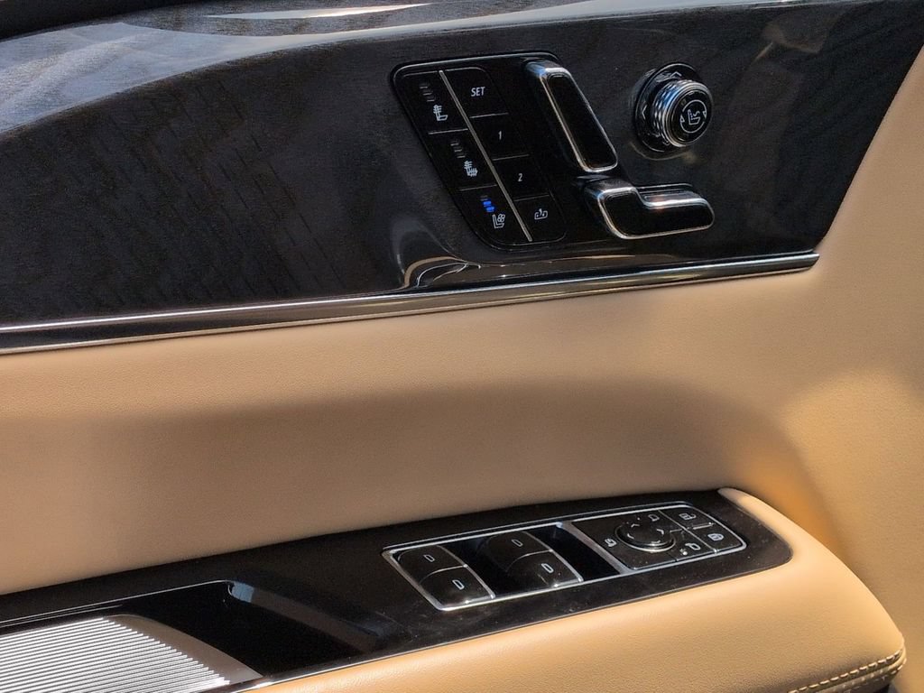 Certified 2025 Cadillac Escalade IQ Luxury 2 AWD/4WD image 24