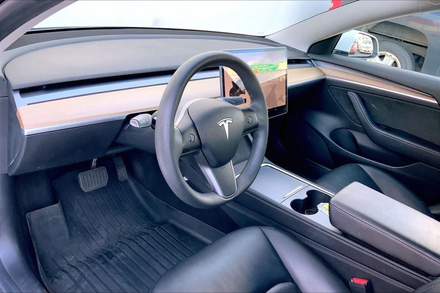 Used 2021 Tesla Model 3 Standard Range Plus RWD image 2