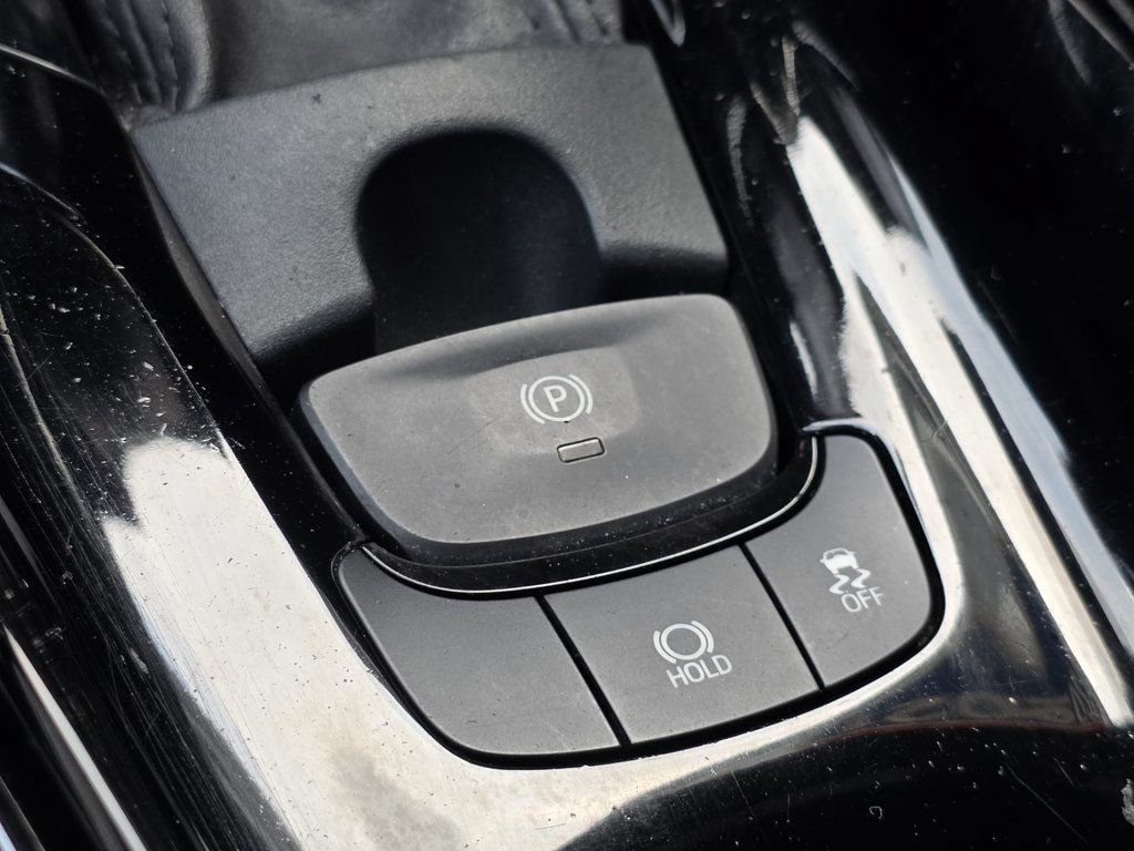 Used 2021 Toyota C-HR XLE FWD image 19