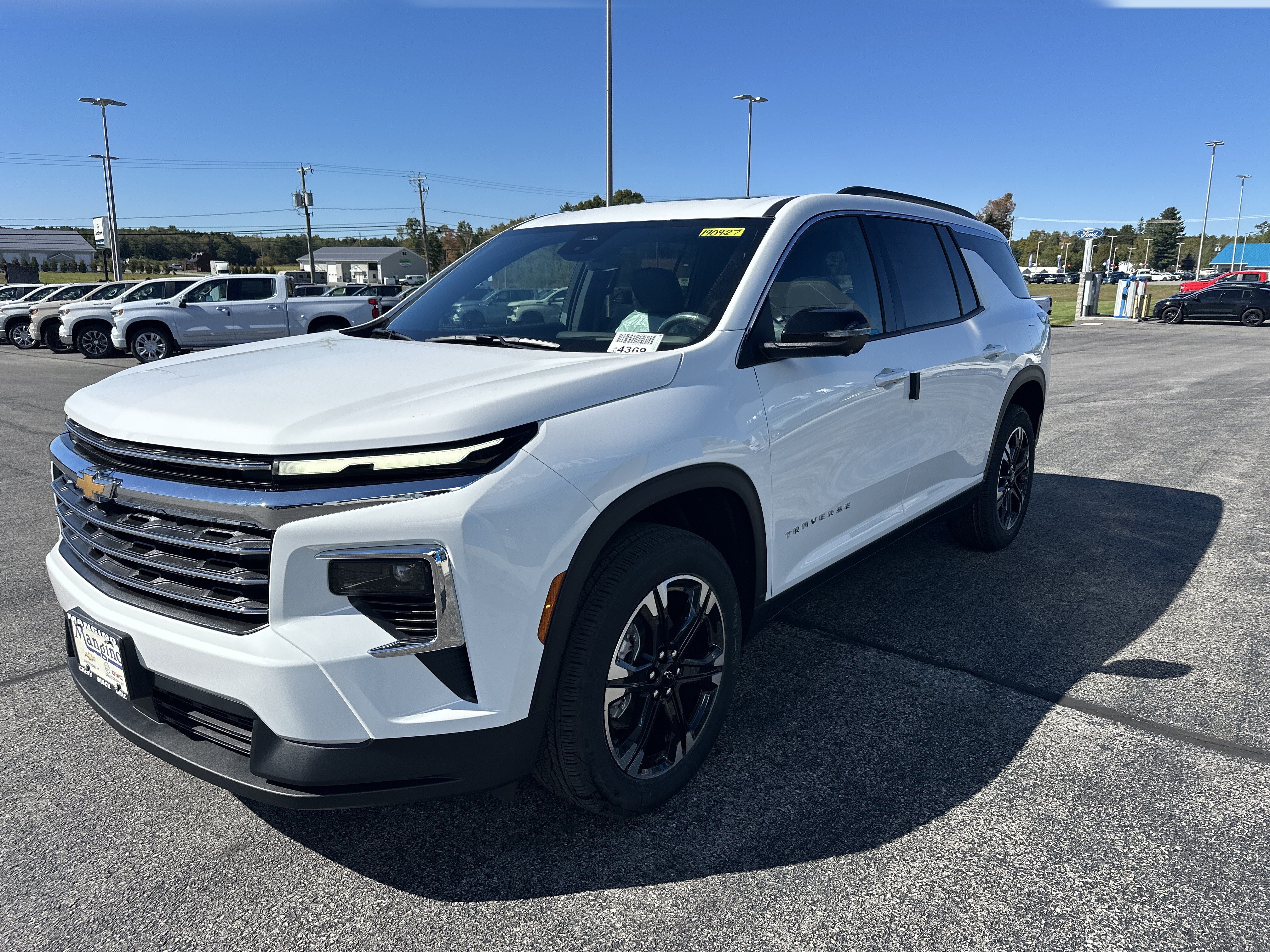 New 2027 Chevrolet Traverse LT w/ Sun and Wheel Package AWD/4WD image 3