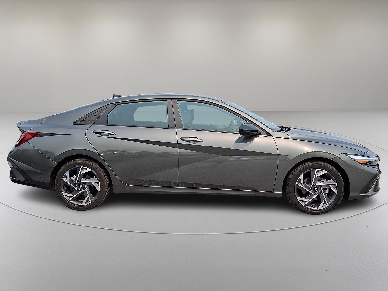Certified 2025 Hyundai Elantra Sport FWD image 12