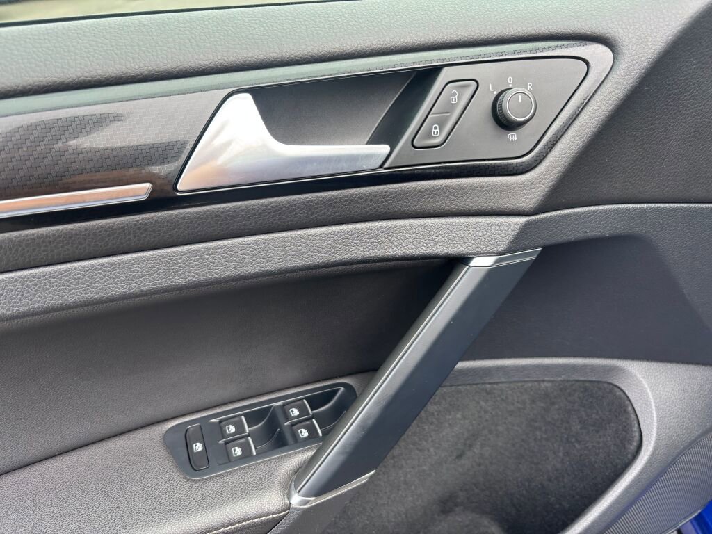 Used 2019 Volkswagen Golf R 4-Door image 18