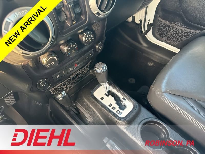 Used 2016 Jeep Wrangler Unlimited Sahara w/ Connectivity Group AWD/4WD image 14