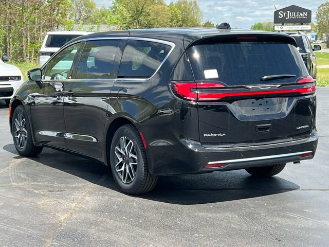 New 2027 Chrysler Pacifica Limited FWD image 9