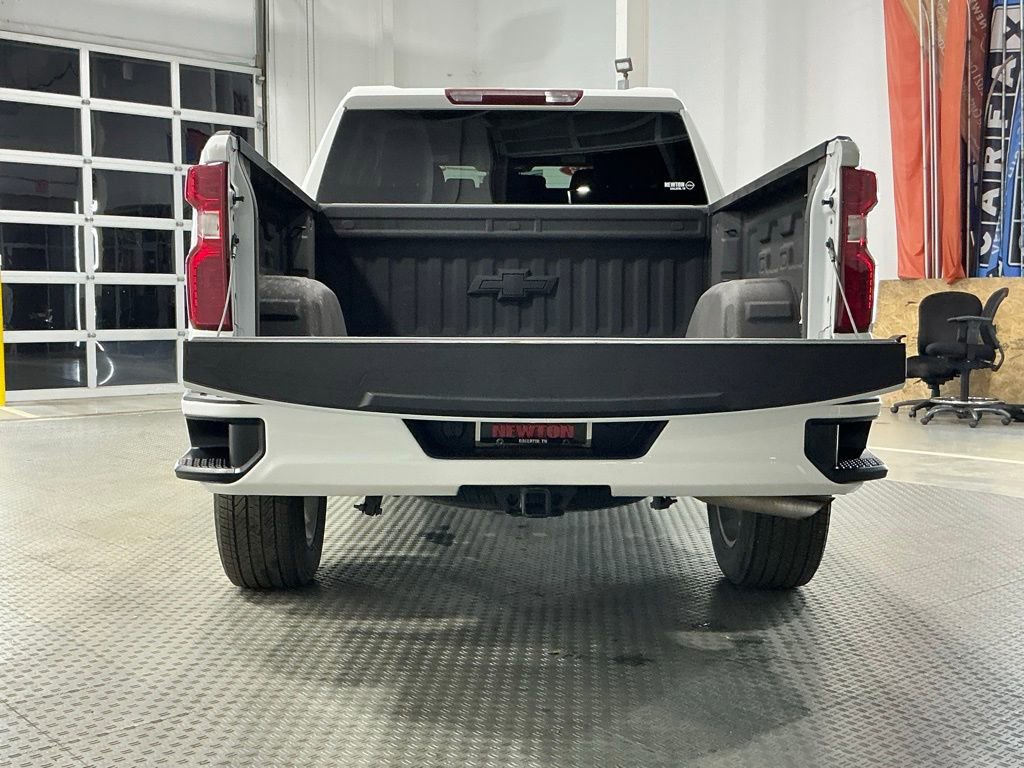 Used 2023 Chevrolet Silverado 1500 Custom image 5