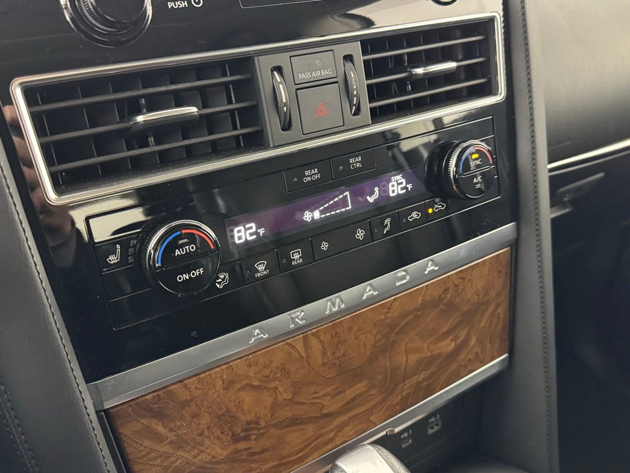 Used 2024 Nissan Armada SL w/ Captain's Chairs Package image 21