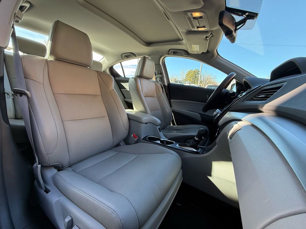Used 2016 Acura ILX w/ Technology Plus Package image 4