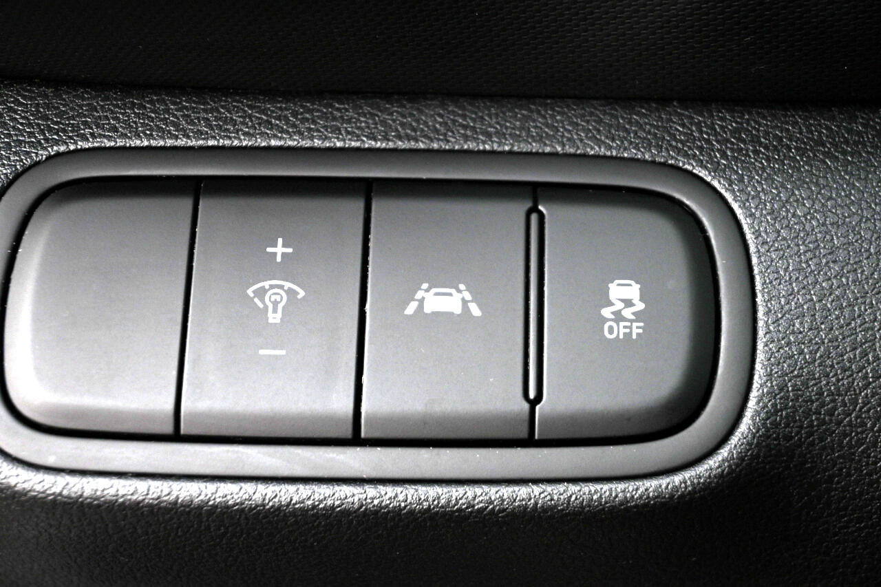 Used 2022 Hyundai Venue SEL image 29