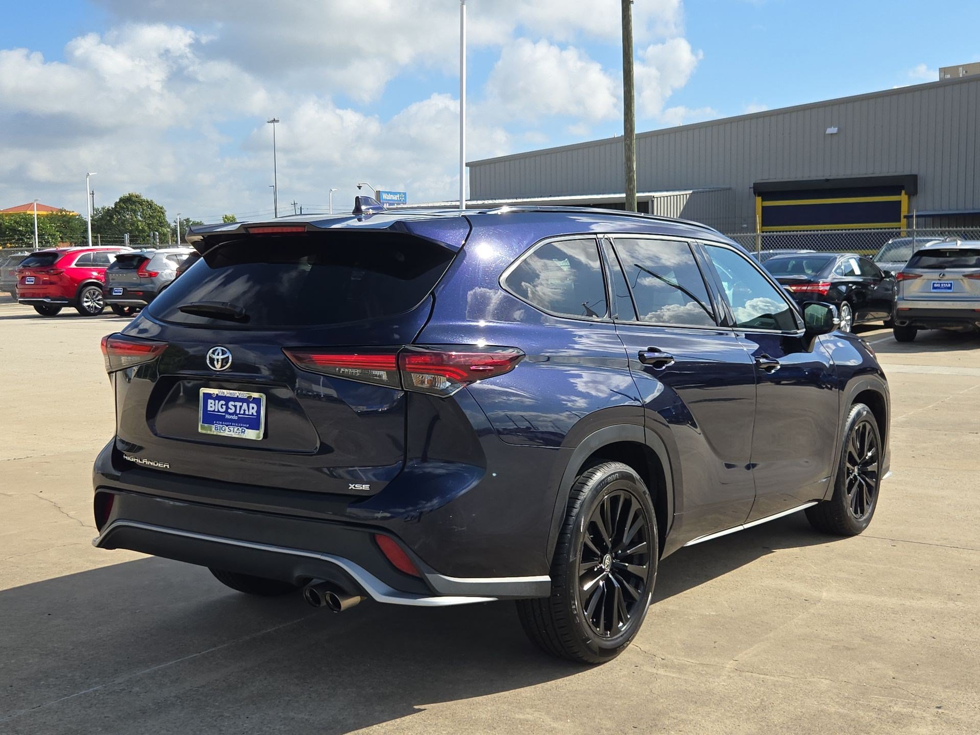 Used 2024 Toyota Highlander XSE FWD image 3
