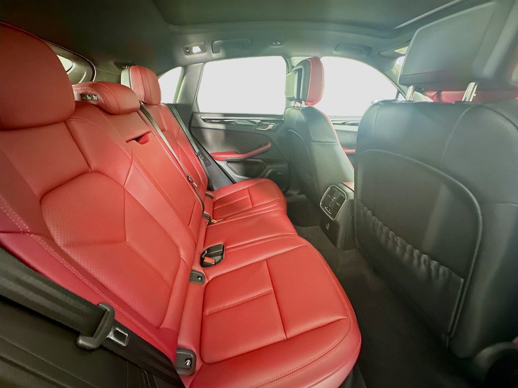Certified 2026 Porsche Macan AWD/4WD image 29