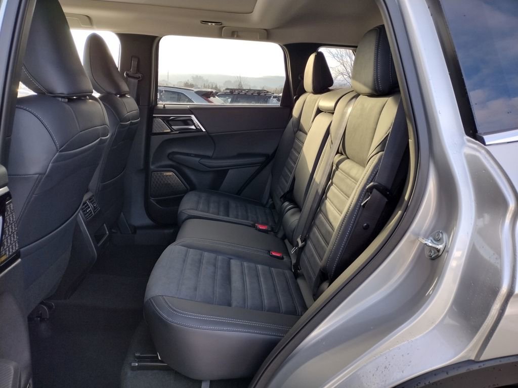 New 2026 Mitsubishi Outlander SE image 9