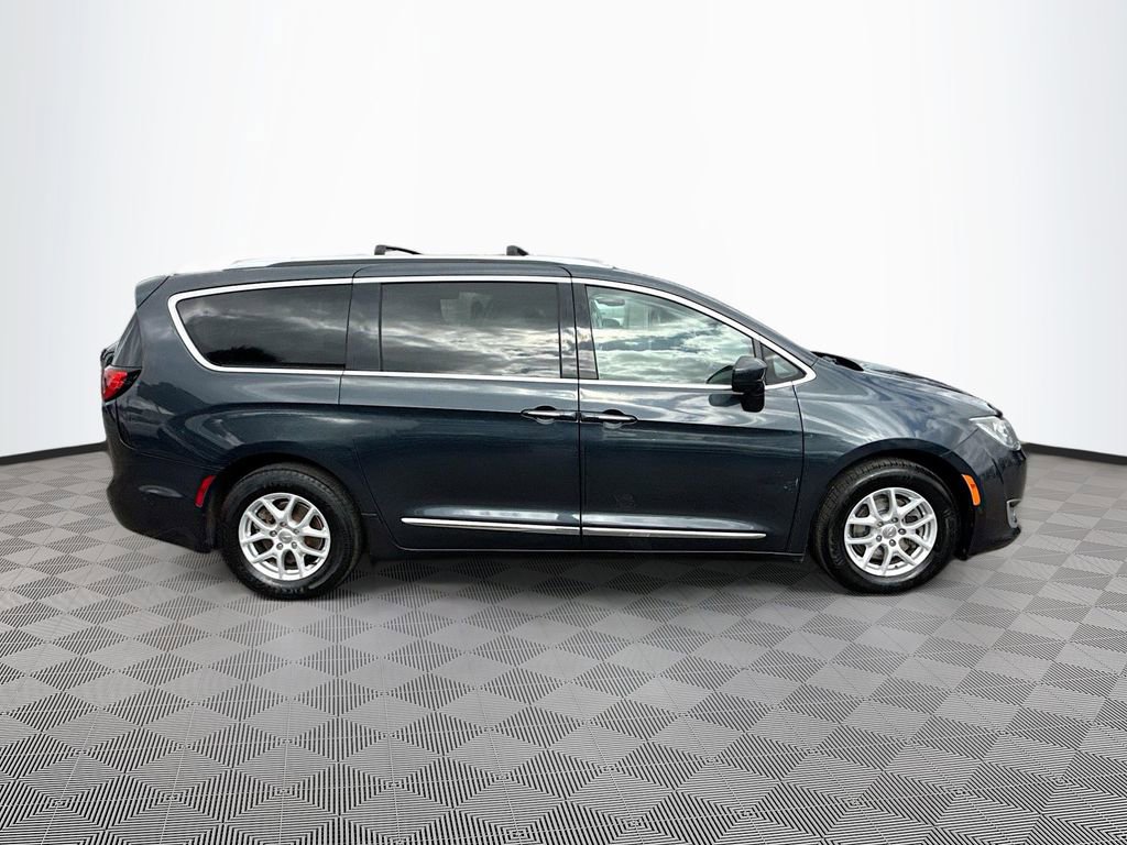 Used 2020 Chrysler Pacifica Touring-L w/ Advanced Safetytec Group FWD image 5