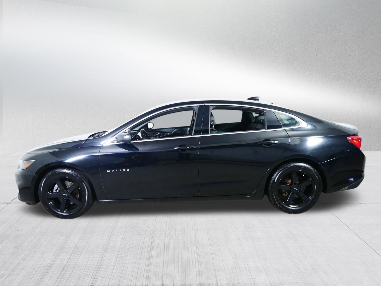 Used 2016 Chevrolet Malibu LT w/ Leather Package image 4