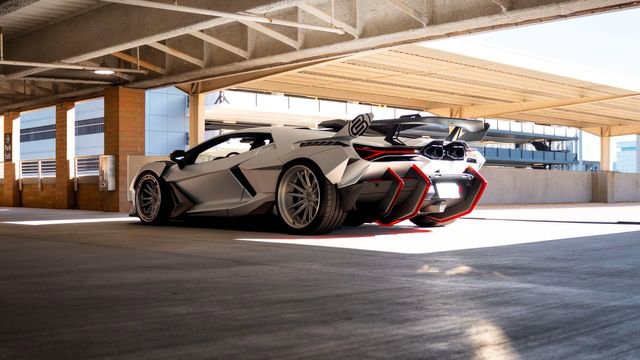 Used 2025 Lamborghini Revuelto AWD/4WD image 24