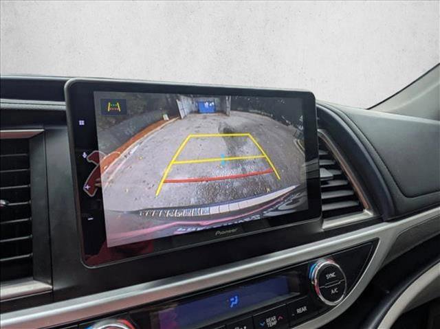 Used 2019 Toyota Highlander Limited image 18