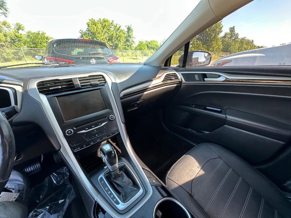 Used 2014 Ford Fusion SE w/ Equipment Group 202A FWD image 14