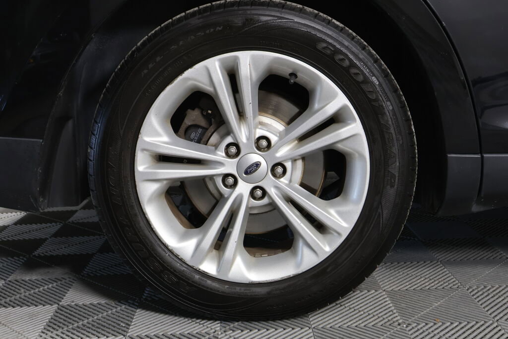 Used 2017 Ford Taurus SEL image 7