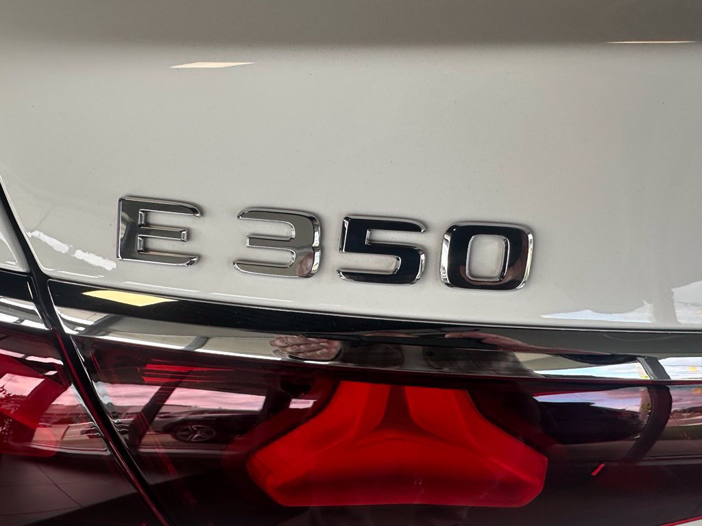 Used 2025 Mercedes-Benz E 350 4MATIC Sedan image 8