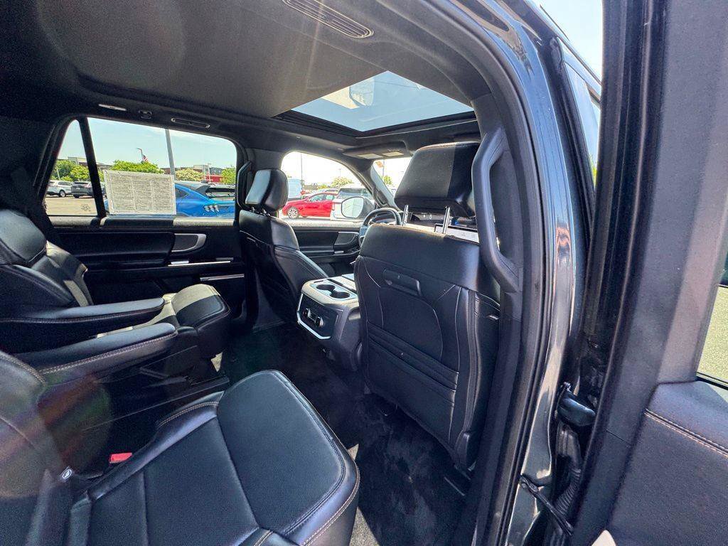 Used 2025 Ford Expedition Tremor AWD/4WD image 17
