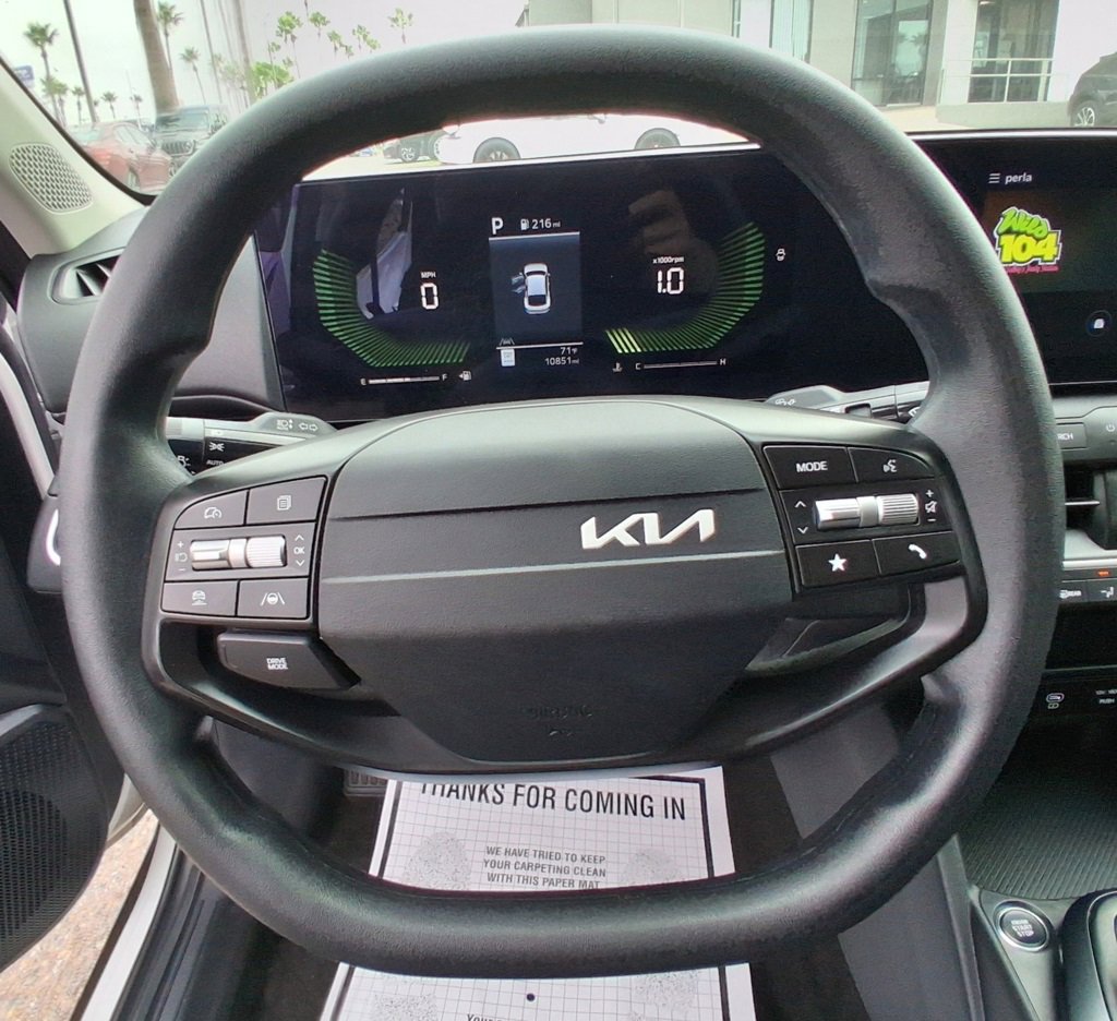 Used 2025 Kia K4 LXS image 12