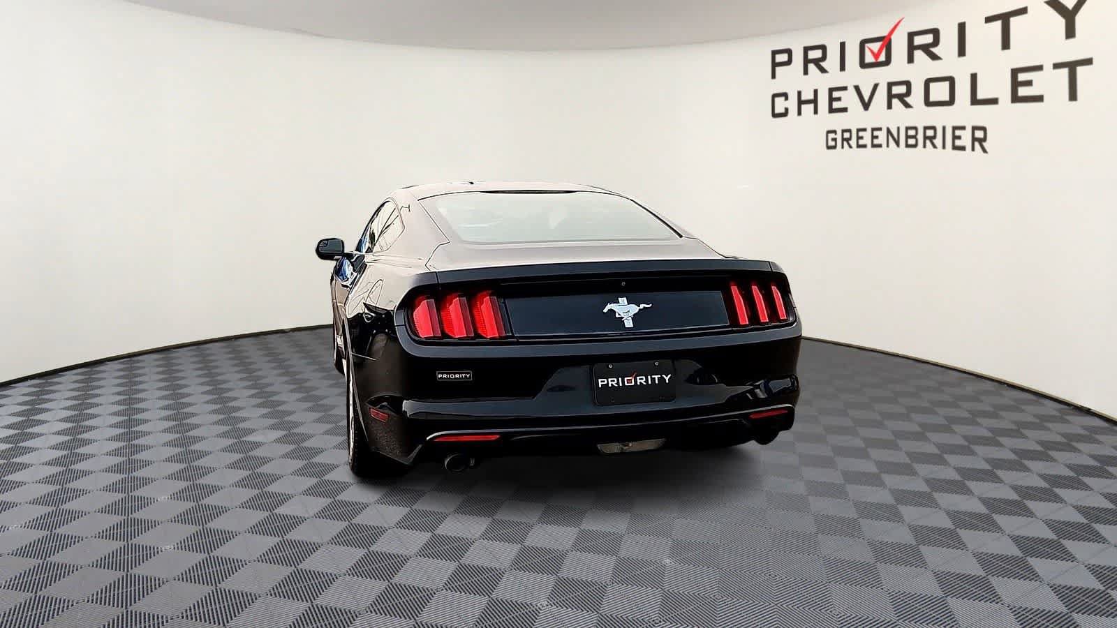 Used 2015 Ford Mustang Coupe RWD image 7